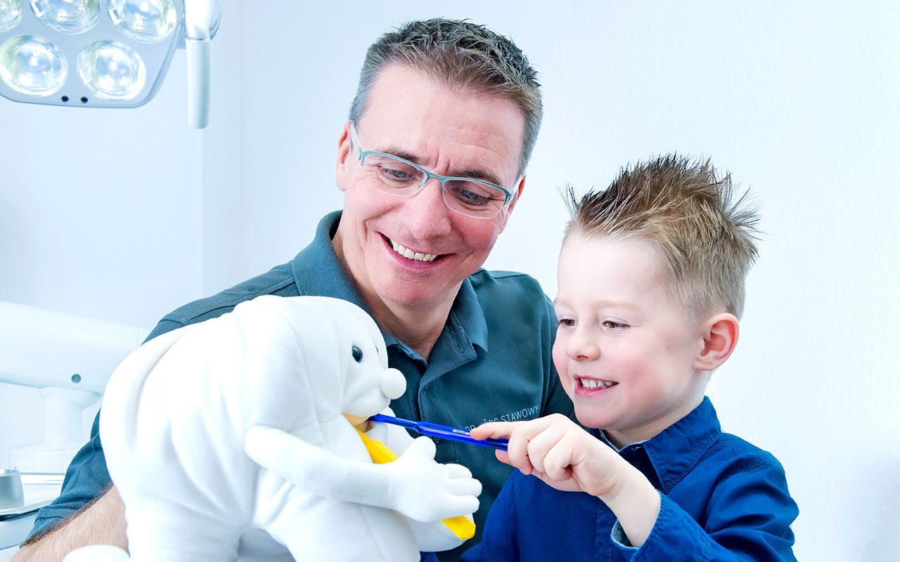 Portrait eines Kindes in der Zahnarztpraxis Dr. Stawowy